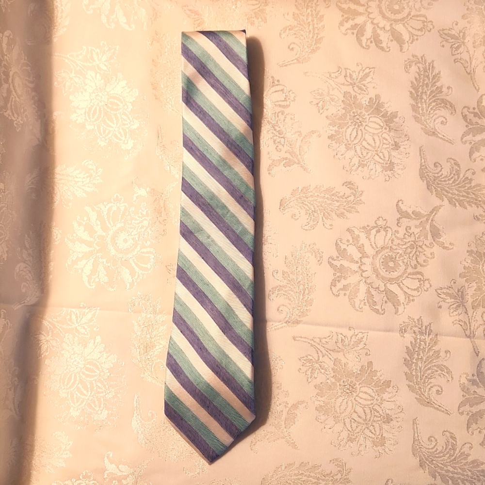 NEW. TOMMY HILFIGER MEN'S NECK TIE. 48% POLYESTER, 34% LINEN & 18% SILK. NWOT